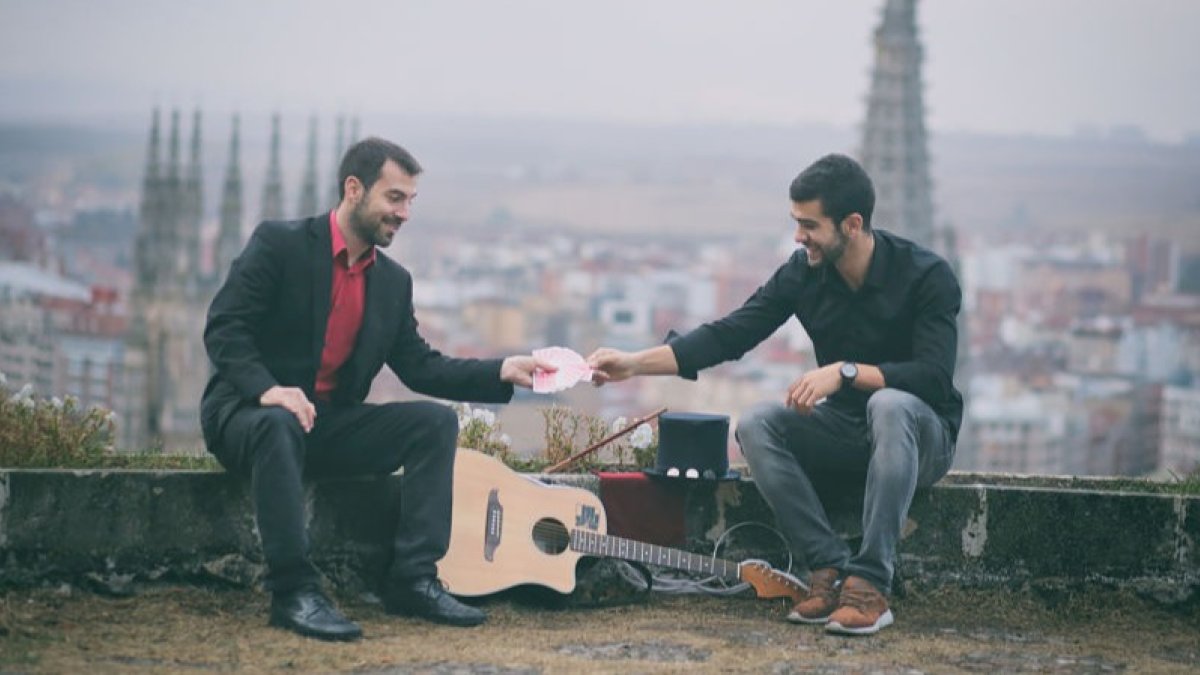 Miguel Sevilla y Daniel Guantes protagonizan en Burgos el encendido de la Navidad de El Corte Inglés. ECB