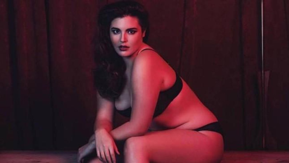 Alessandra García posa en ropa interior para 'Slink Magazine', una revista de moda especializada en tallas grandes.-INSTAGRAM