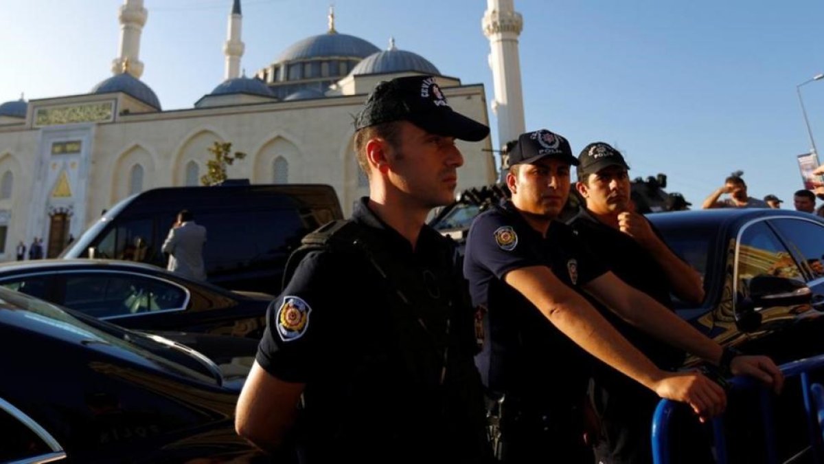 Policía turcos en Estambul en una foto de archivo.-REUTERS / MURAD SEZER