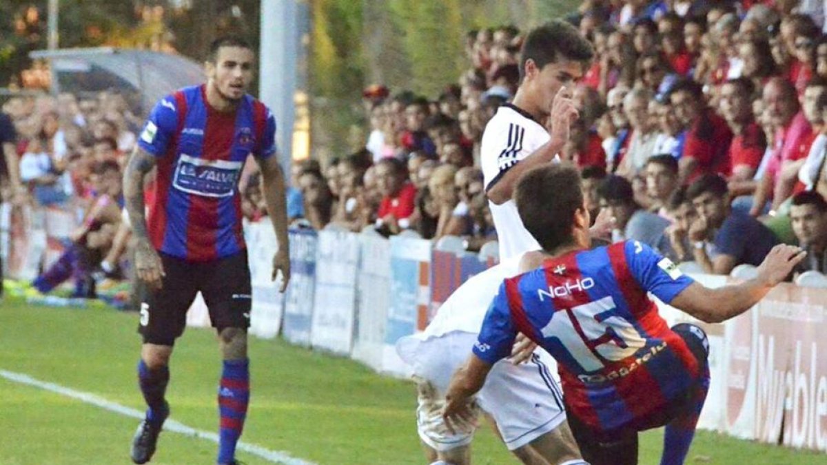 Imagend el encuentro que disputó el pasado sábado en Sarriena el Mirandés.-