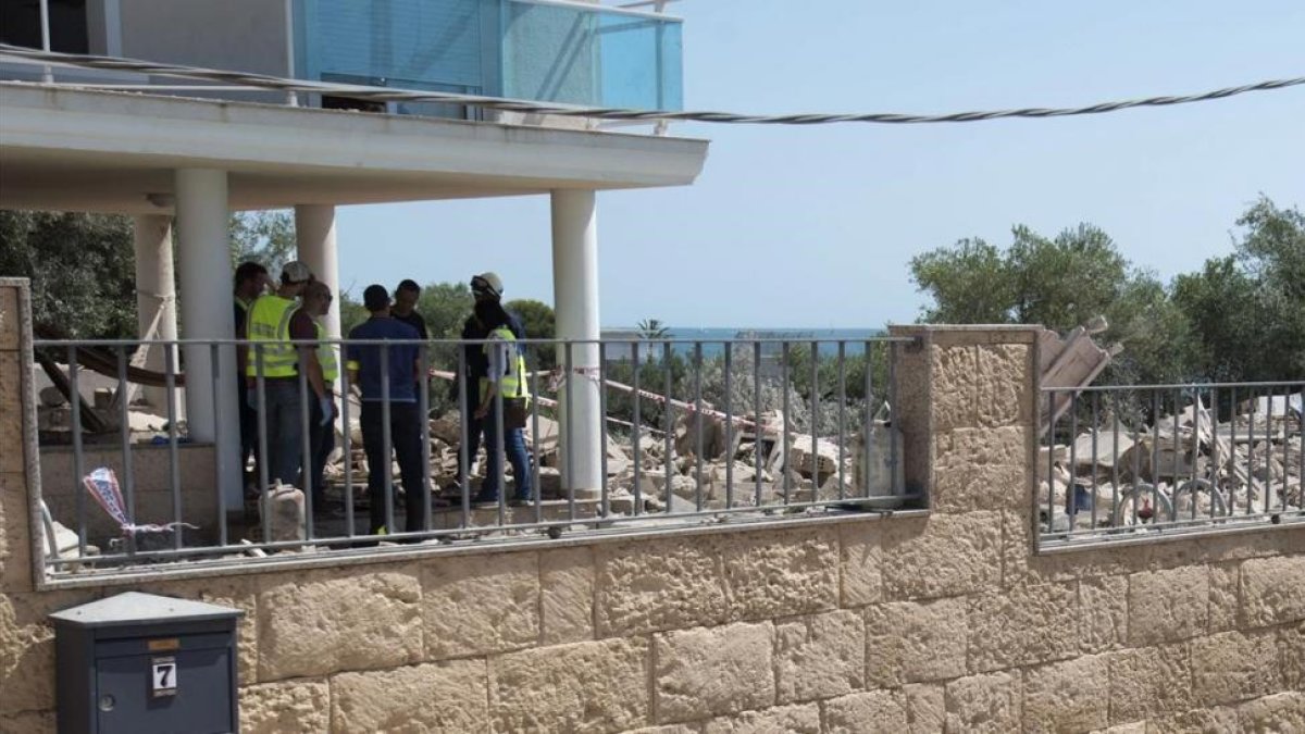 Vivienda en Alcanar donde se ha hallado un cinturón con explosivos.-EL PERIÓDICO