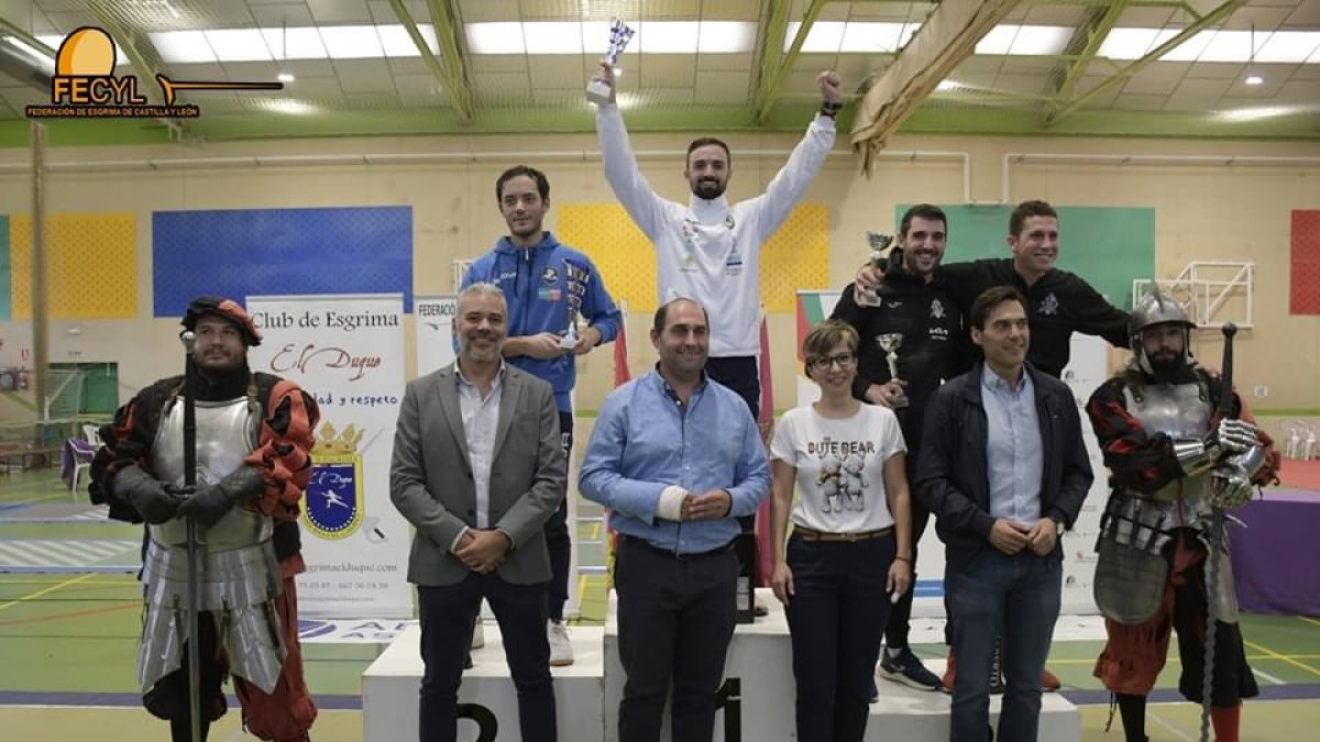 Álvaro Ibáñez celebra el triunfo obtenido en Medina del Campo. ECB