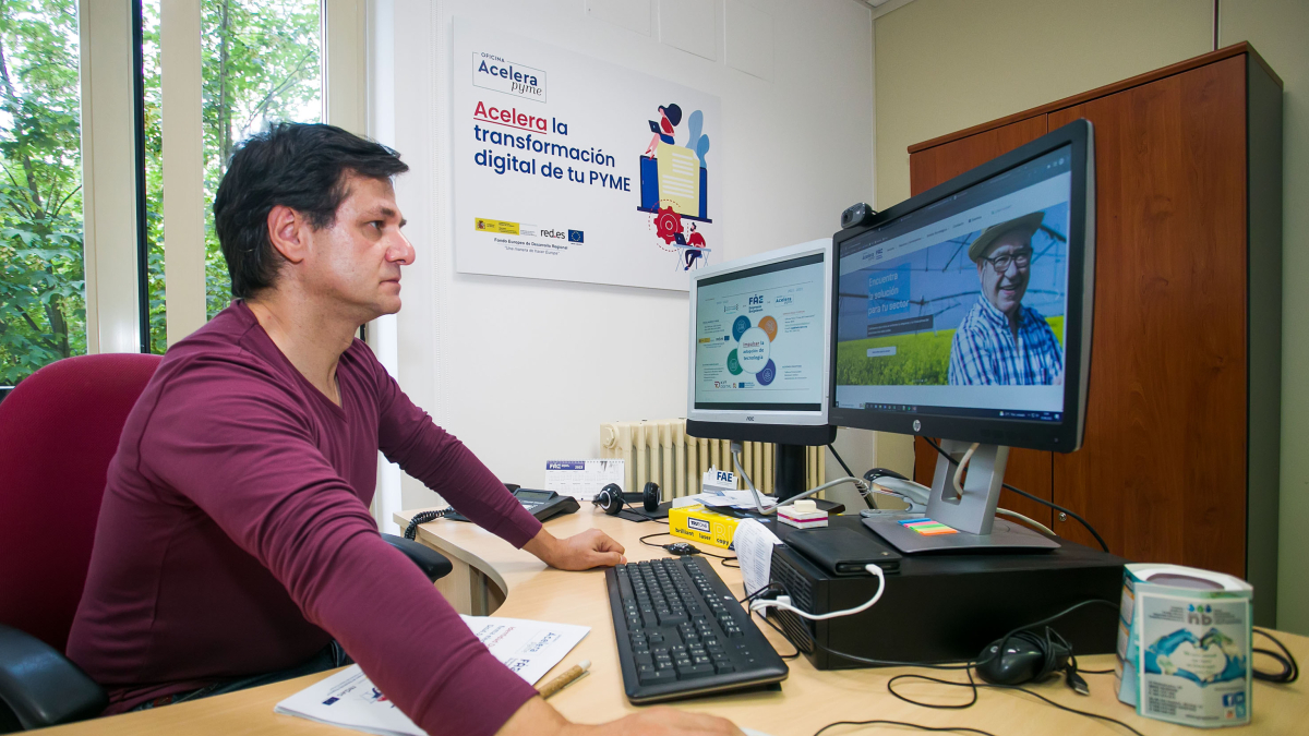 José Ángel Bombín, responsable de la oficina Acelera Pyme de FAE Burgos. TOMÁS ALONSO