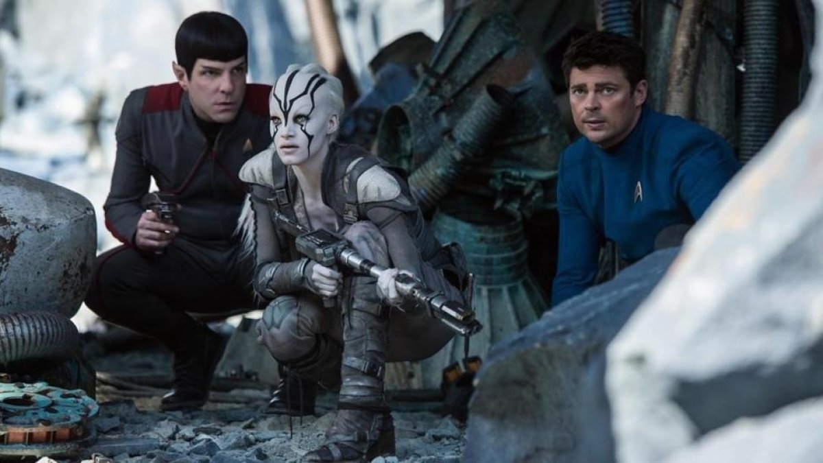 Zacahry Quinto, Sofia Boutella y Karl Urban, en una imagen de 'Star Trek: Más allá'.-KIMBERLEY FRENCH