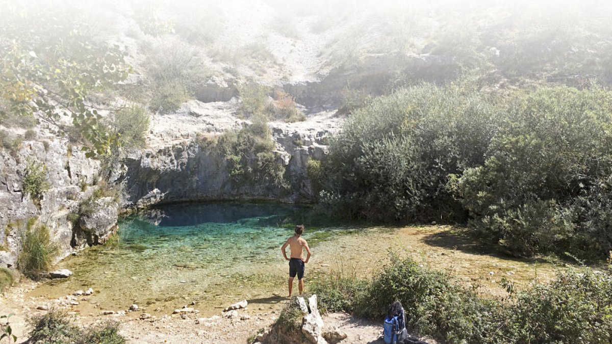 Las aguas límpias del pozo azul invitan al baño, aunque son bastante frías. ISRAEL L. MURILLO