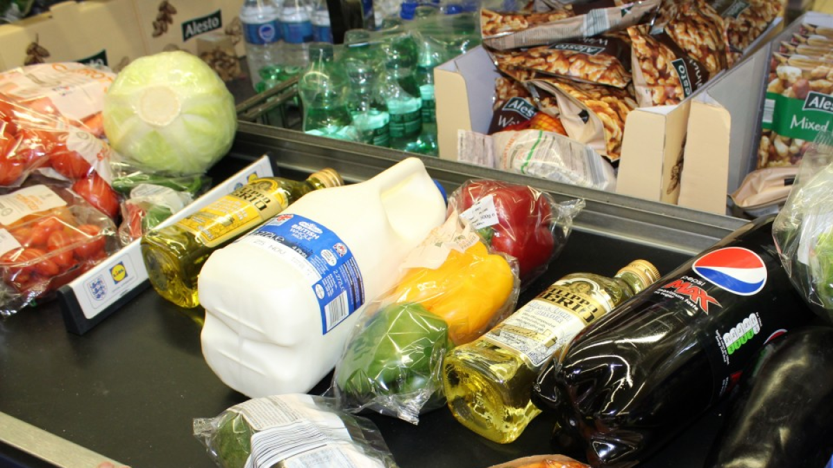 Productos en la cinta de un supermercado. ECB