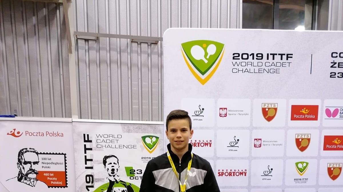 Daniel Berzosa posa con la medalla conseguida en Polonia-ECB