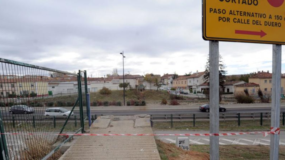 Lugar donde antes se encontraba la pasarela sobre la BU-11-ISRAEL L. MURILLO