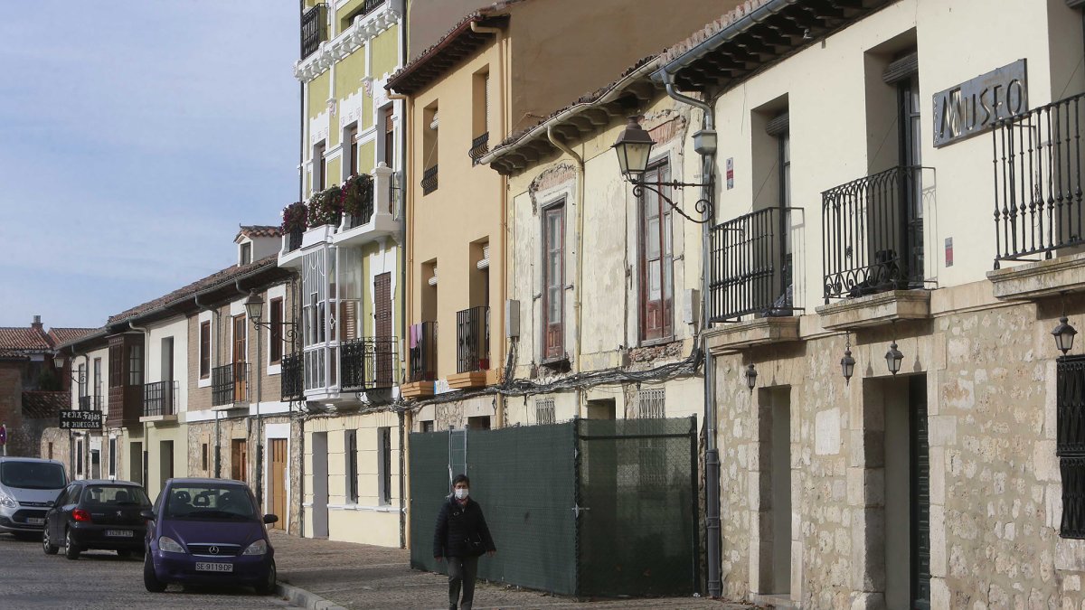 Licencias logra desatascar la situación del edificio de la calle Alfonso VIII. RAÚL G. OCHOA
