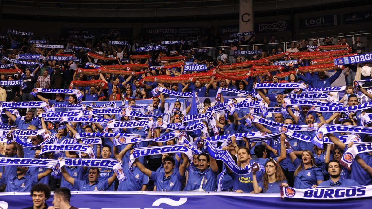 Imagen de la peña Andrés Montes durante un partido. MARÍA GONZÁLEZ