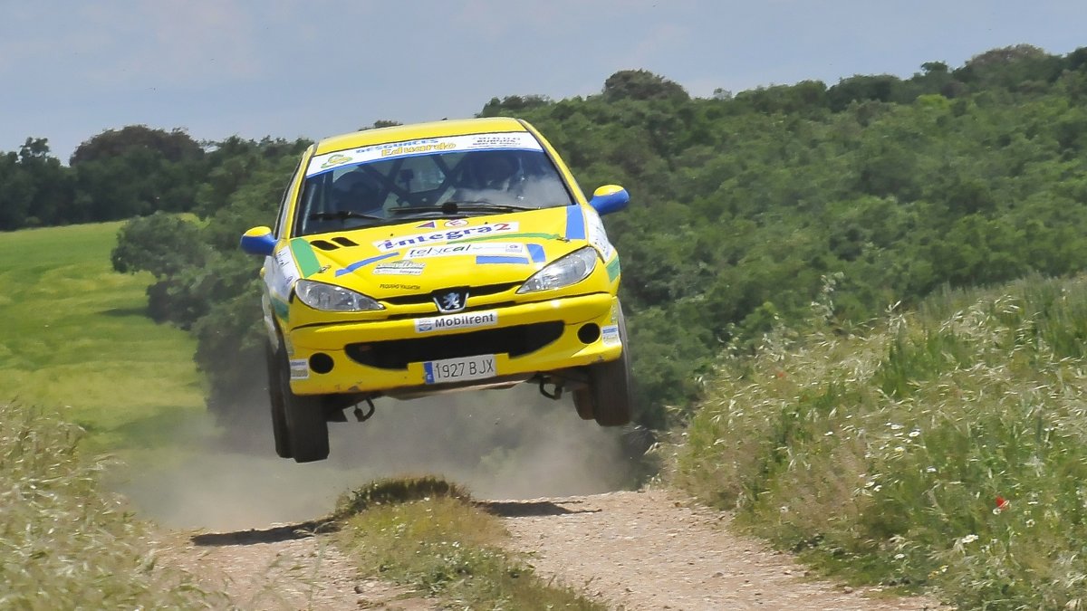 Christian Urbán completa un tramo en 2019. AITOR DEL OLMO / RALLY DE VILLAHOZ