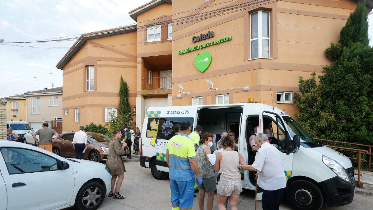 Los ancianos han sido evacuados a otros centros o recogidos por sus familiares. FOTOS: © ECB / SANTI OTERO