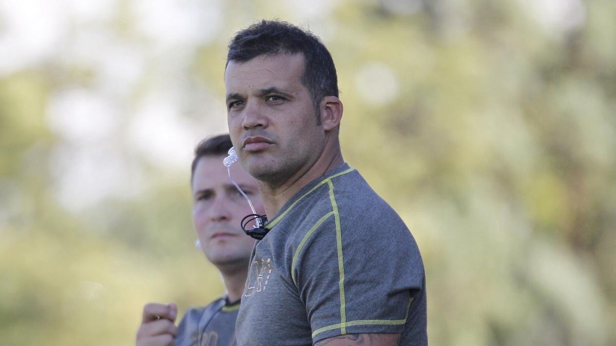 Snyman protege la posesión del oval durante un partido.-SANTI OTERO