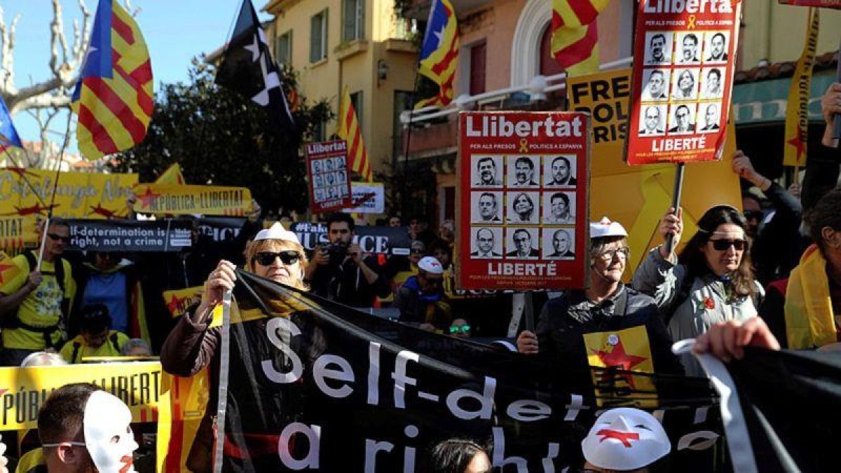 Manifestación independentista en Colliure (Francia), este domingo.-EFE / BALLESTEROS