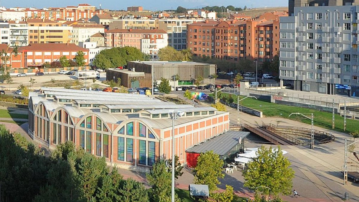 Vista exterior del Centro de Creación Musical El Hangar.-ISRAEL L. MURILLO