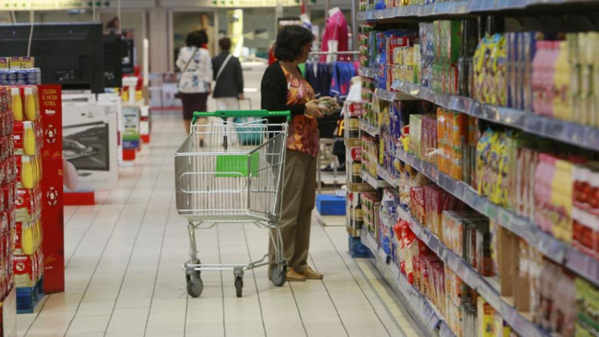 Las diferencias entre el super más caro y el más barato son de un 14% en la capital.-RAÚL G. OCHOA