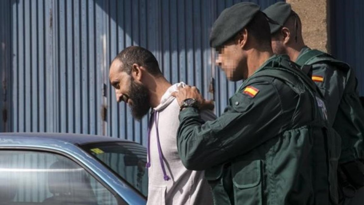 El presunto yihadista detenido el domingo en el aeropuerto de Adolfo Suarez Madrid-Barajas.-EFE