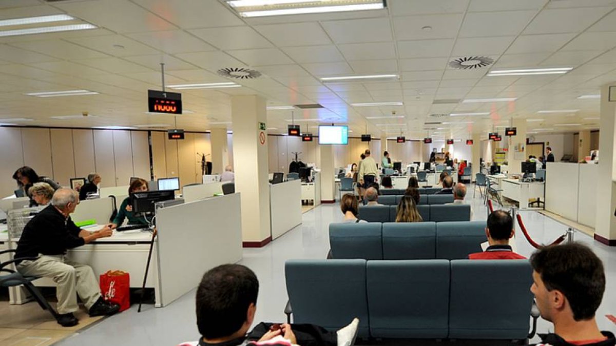 La oficina presencial está en la planta baja del Ayuntamiento.-ISRAEL L. MURILLO