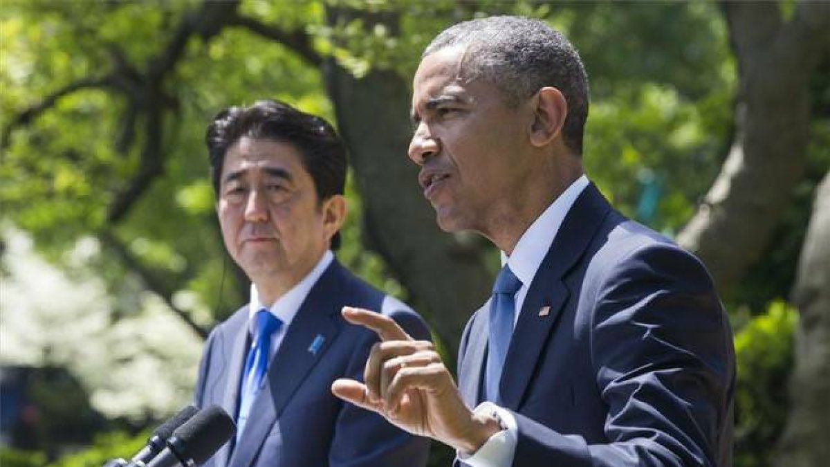 El presidente de Estados Unidos, Barack Obama, en la rueda de prensa junto al jefe del Gobierno japonés, Shinzo Abe.-Foto: EFE/ JIM. L. S,