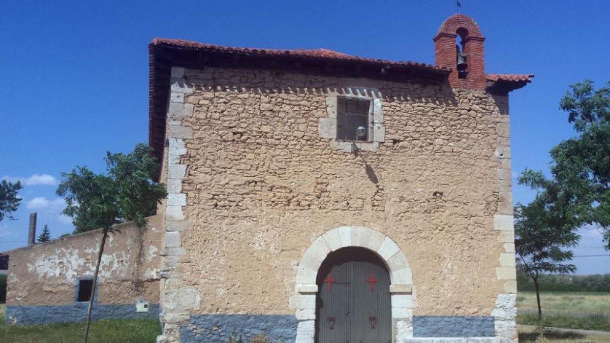 La ermita se encuentra en la carretera de Sinovas.-L. V.