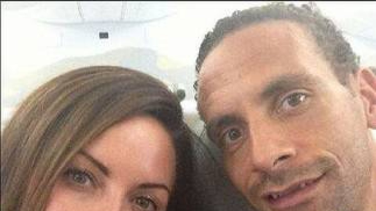 Rio Ferdinand y su esposa, en una imagen de la cuenta de Twitter del jugador.-