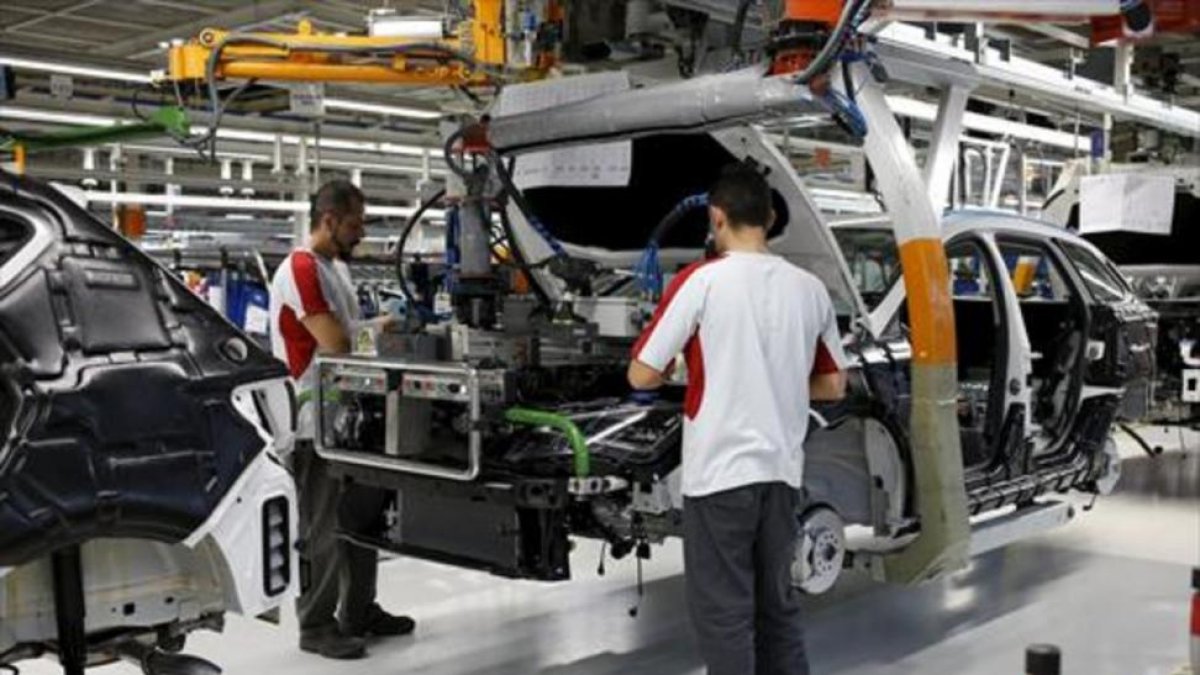 Cadena de montaje de coches de Seat en Martorell.-REUTERS / GUSTAU NACARINO