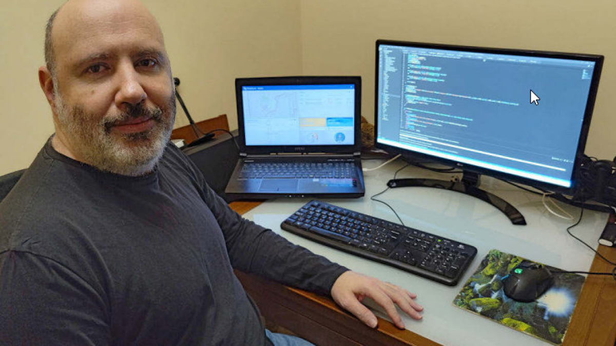 Óscar Rodríguez Parra, egresado del Grado de Ingeniería Informática y el Máster en Análisis Inteligente de Datos de la Universidad Isabel I. EL MUNDO