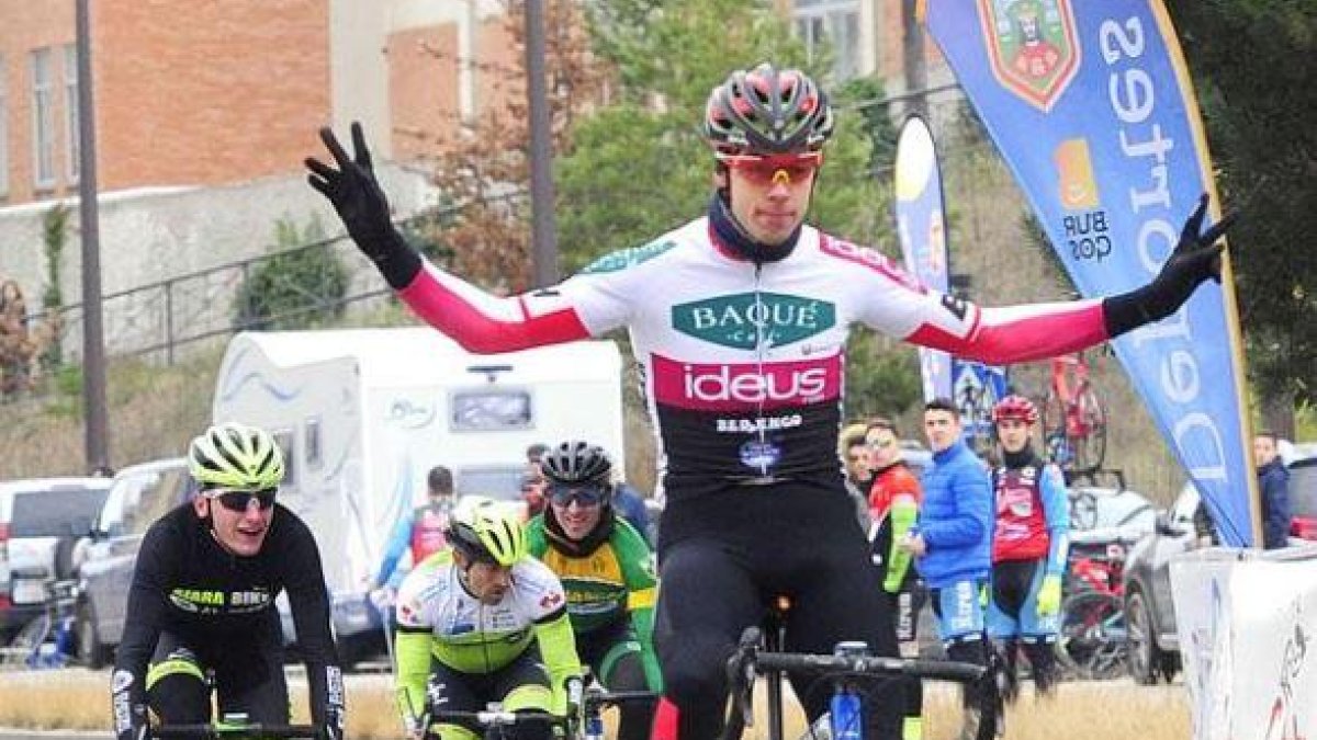 Ángel Fuentes ha ganado recientemente la Carrera del Pavo.-ISRAEL L. MURILLO