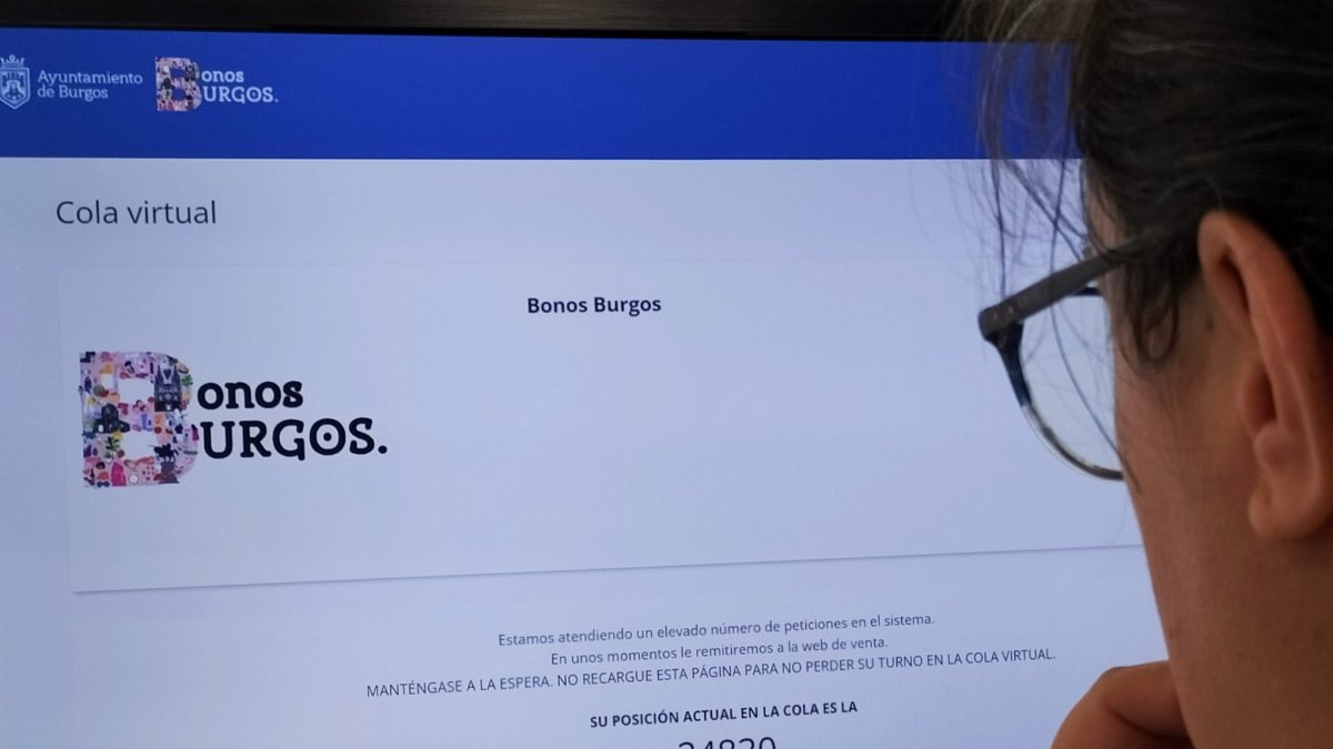 Dos horas después de abrirse la aplicación de Bonos Burgos, la cola de espera superaba los 24.000 usuarios. ECB