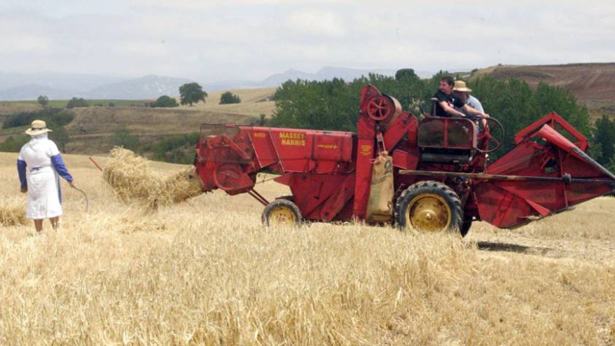 En el proceso de mecanización de la agricultura coexistieron las nuevas máquinas y las seculares.-G. González