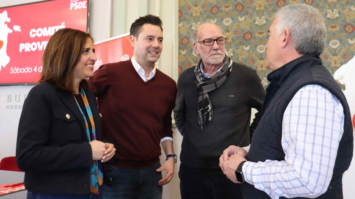 Los secretarios generales del PSOE de la provincia, Esther Peña; Burgos, Daniel de la Rosa; Miranda, Miguel Ángel Adrián; y Aranda, Ildefonso Sanz. ECB