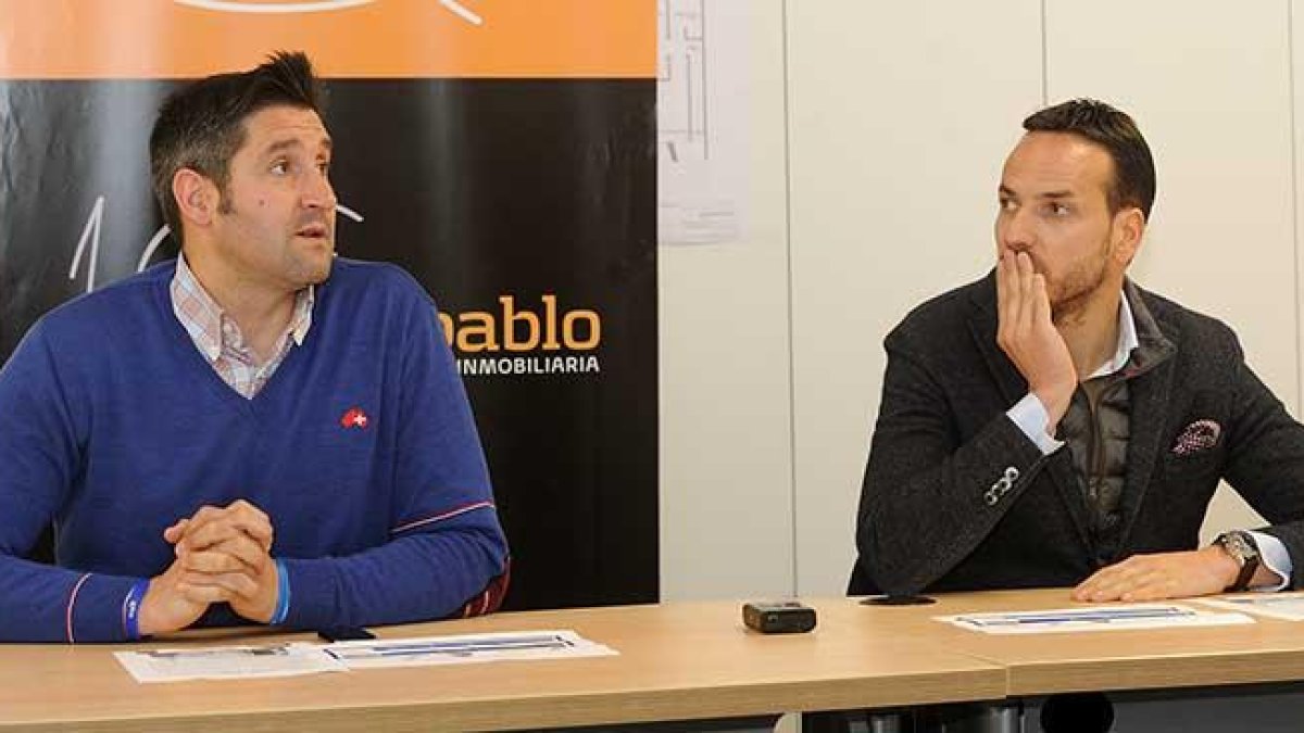 Albano Martínez (director deportivo) y Félix Sancho (presidente), durante una comparecencia pública.-ISRAEL L. MURILLO