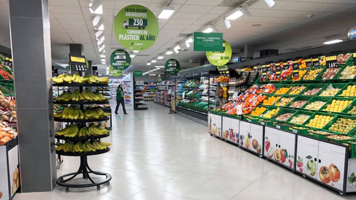 Una tienda de Mercadona con señalética relacionada con la sostenibilidad. ECB