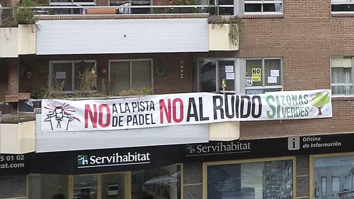 Temen que las grietas que han salido se amplíen al completar la nueva promoción.-ISRAEL L. MURILLO