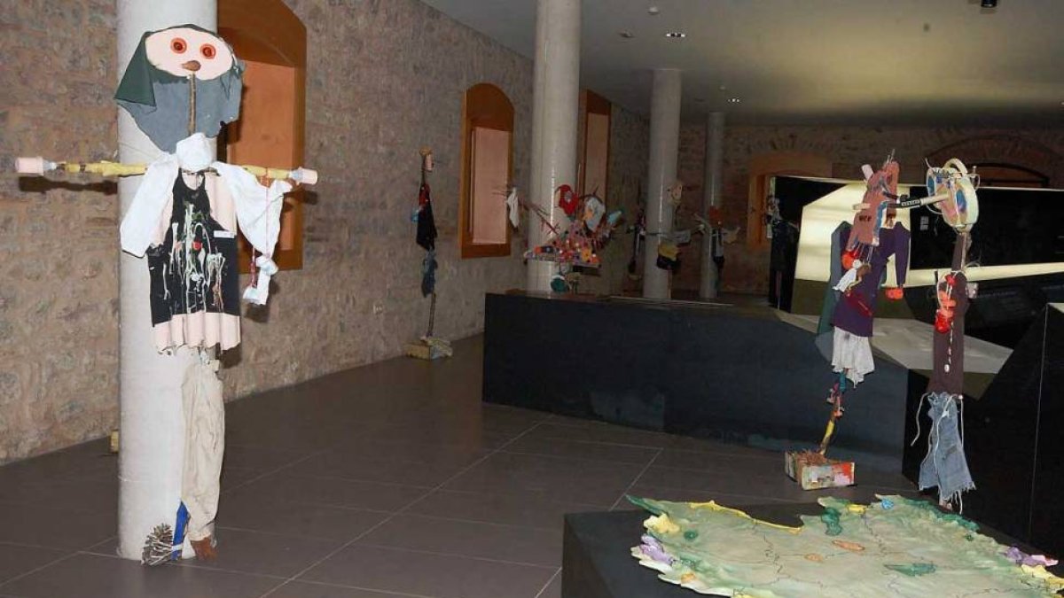 Los ‘Encantapájaros’ se encuentran tanto en el interior como en el exterior de la Casa del Parque.-G. G.