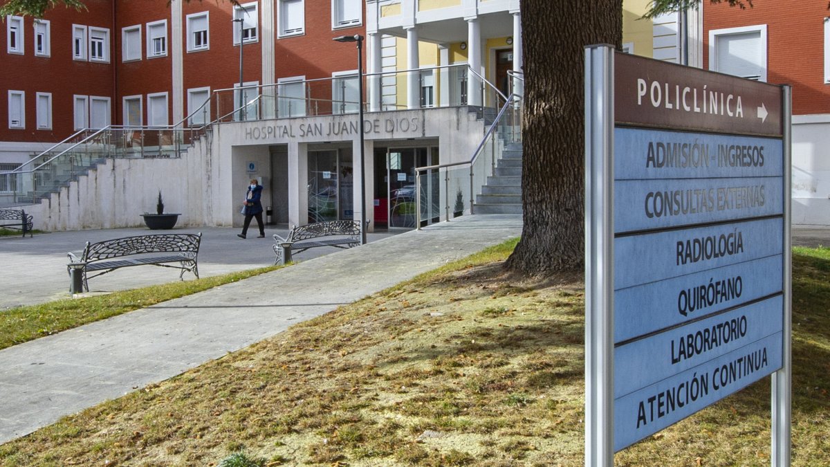 Imagen de la entrada del hospital San Juan de Dios. ISRAEL L. MURILLO