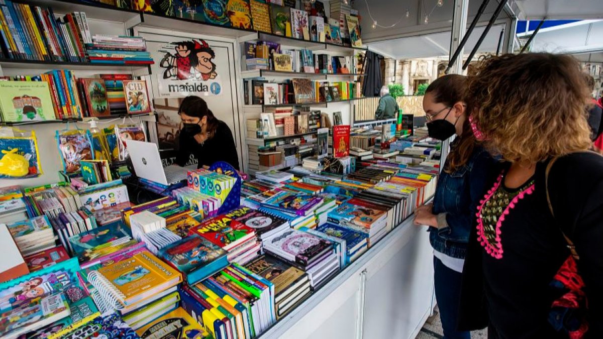 La Feria del Libro de Burgos es es mejor escaparate para estar al tanto de las novedades literarias. SANTI OTERO