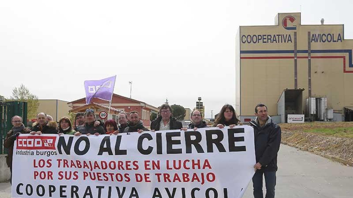 Imagen de una protesta a las puertas de laCooperativa Avícola-RAÚL G. OCHOA