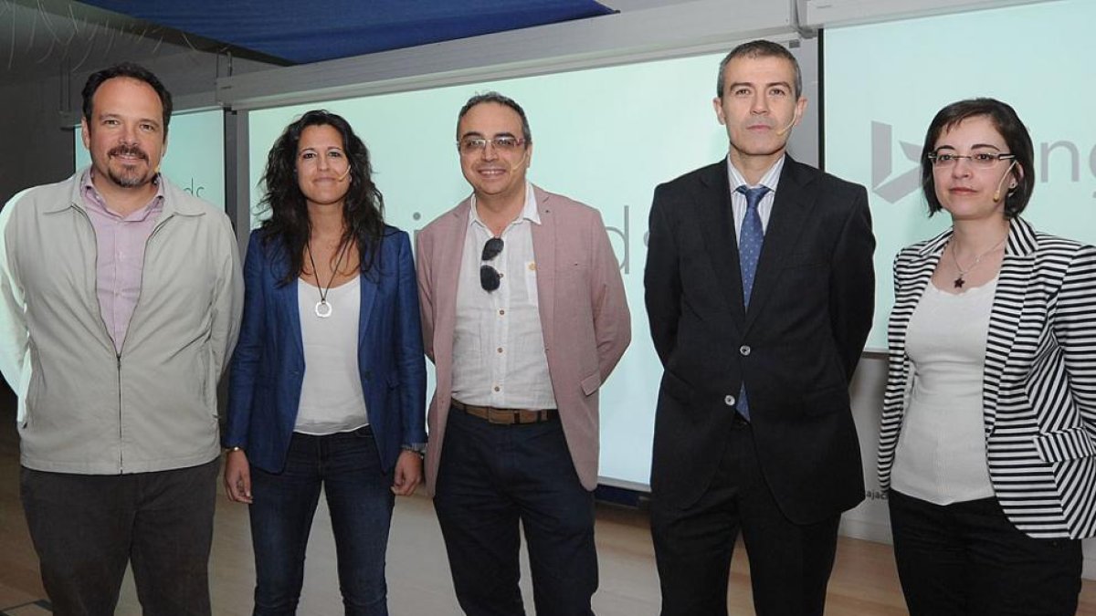 (I a d) Alejandro Campoy y Raquel Tejedor (Microsoft), Jorge Arias (Geotelecom, Fernando Alías (Ibercaja) y Sonia San Martín (UBU).-ISRAEL L. MURILLO