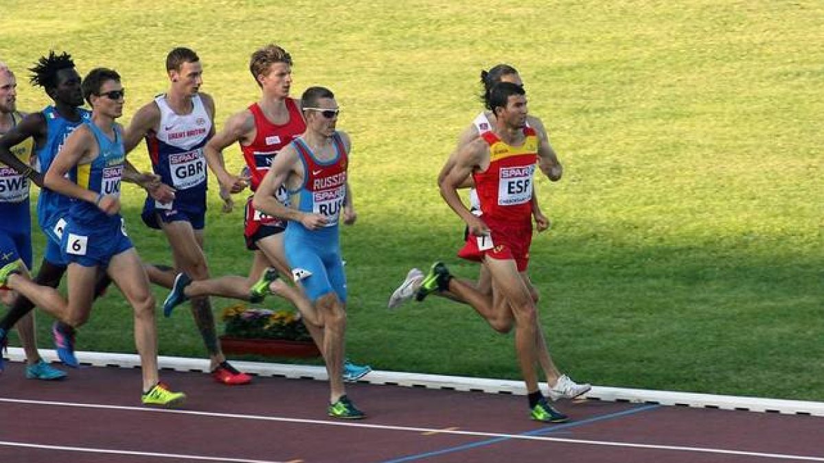 Adel Mechaal comanda la prueba del 1.500, que acabaría en la sexta plaza, en el Europeo de selecciones de Cheboksary (Rusia).-Foto: RFEA