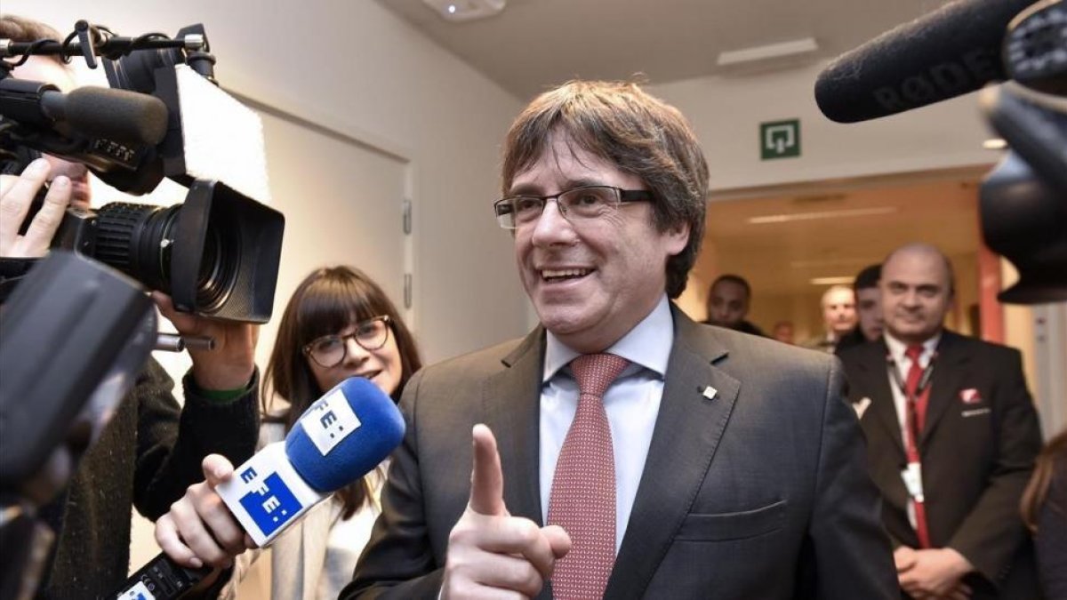 El expresident Carles Puigdemont, el pasado 21 de diciembre, antes de conocer el resultado de las elecciones.-/ JOHN THYS (AFP)