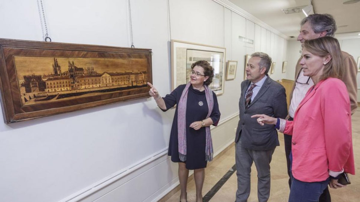 María José Zaparaín, René Payo, Ignacio González y Lorena de la Fuente, de i. a d., ayer en la exposición.-Santi Otero