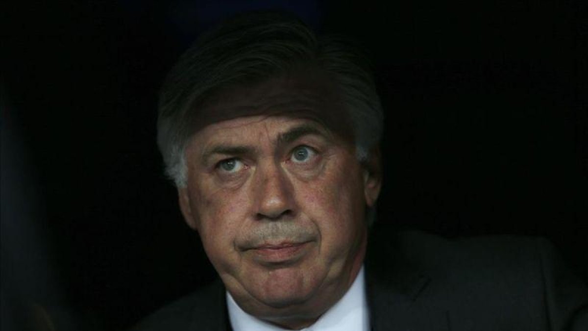 Carlo Ancelotti, durante un encuentro con el Madrid.-AP / DANIEL OCHOA DE OLZA