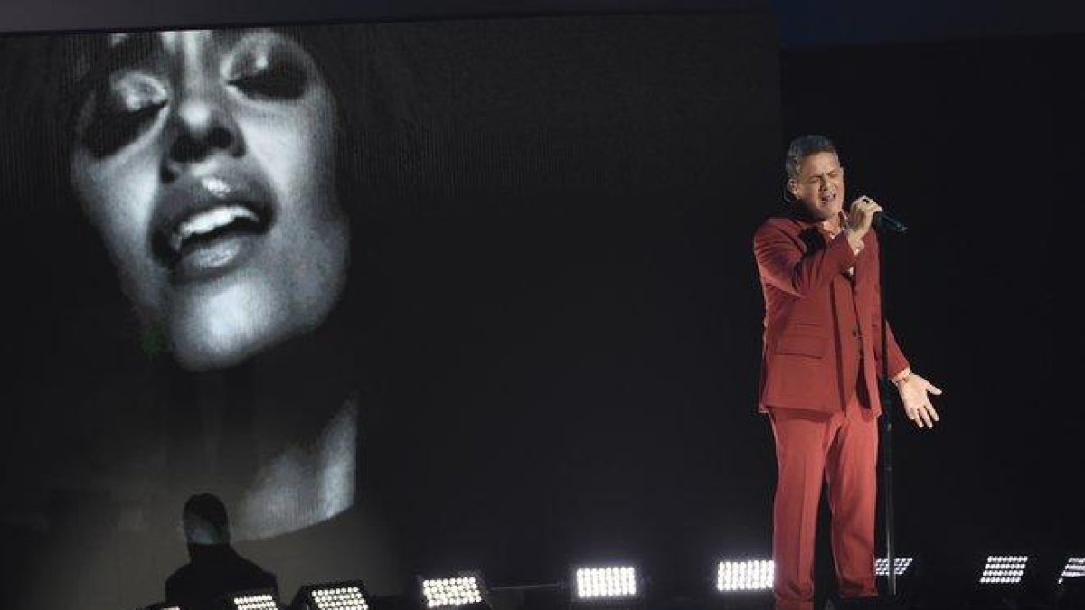 Sanz, que dijo no haber preparado un discurso de agradecimiento, dedicó especialmente el premio a su madre, fallecida hace ocho años.-INVISION