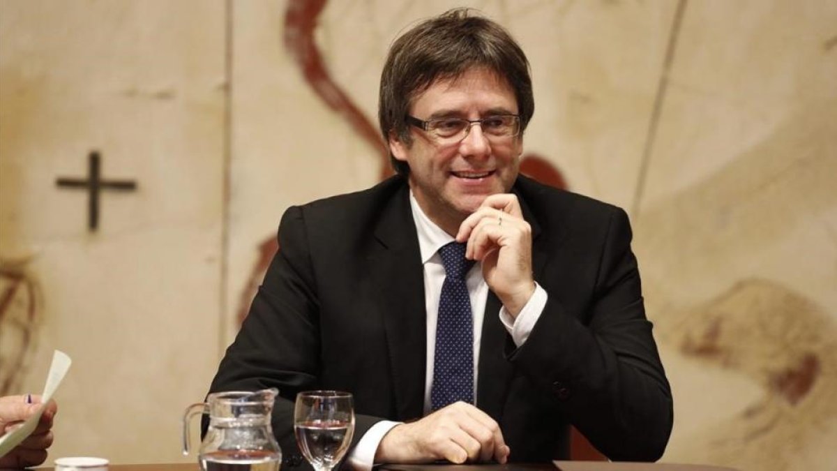 El 'president' Puigdemont, en la reunión del Govern.-