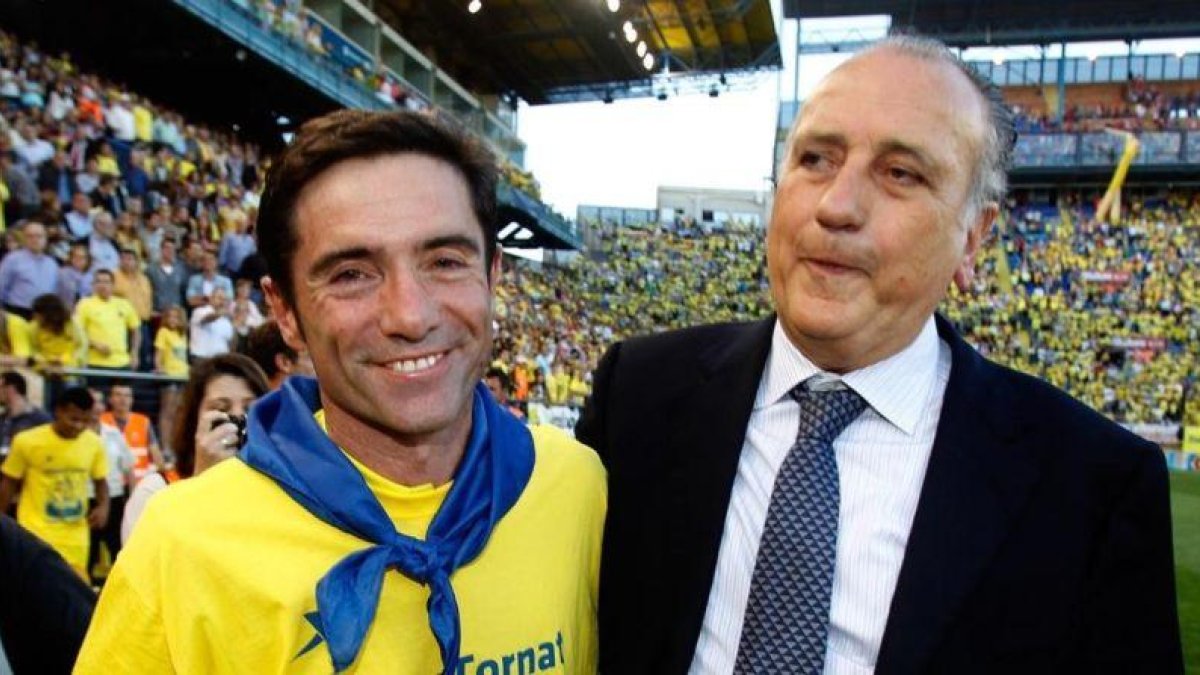 Marcelino García Toral y Fernando Roig celebran el ascenso a Primera, en el 2013.-EL PERIÓDICO