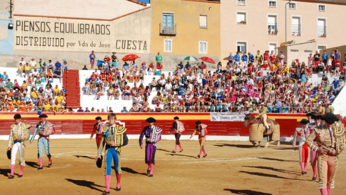 Paseíllo en la plaza de toros de Roa, la pasada temporada.-ECB