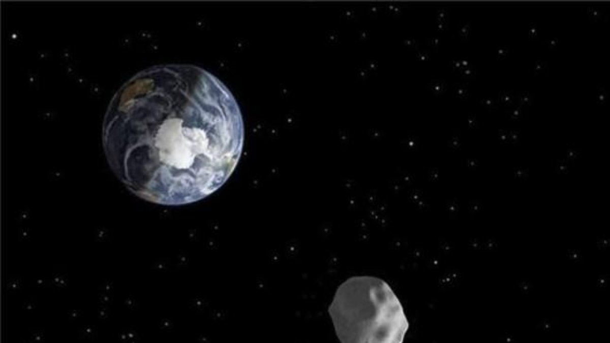Imagen de una recreación distribuida por la NASA que representa el paso de un asteroide.-EFE