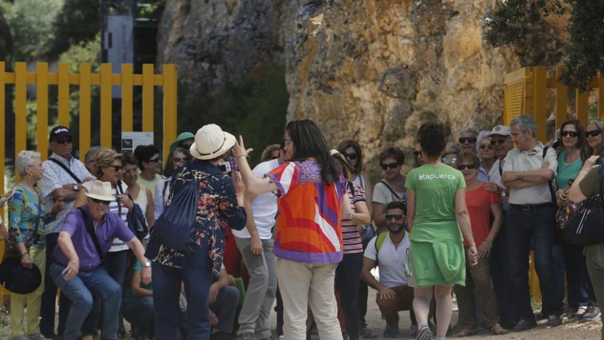 Visitantes en los Yacimientos de Atapuerca.-RAÚL OCHOA