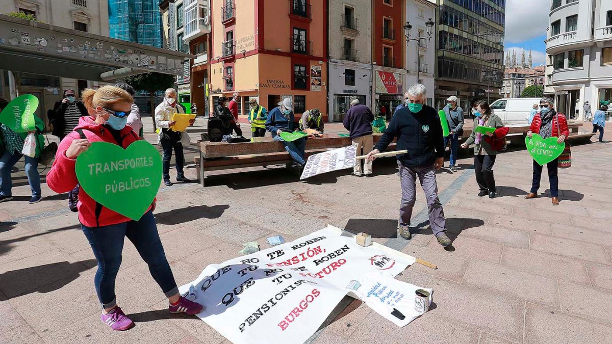 Protesta de pensionistas a escasos metros de la Plaza Mayor de Burgos. ECB